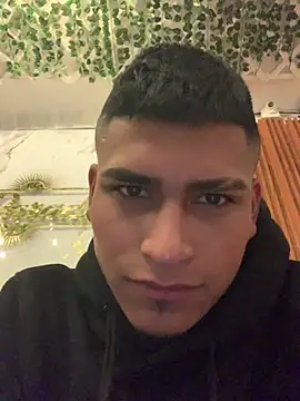 Snapshot of Emiliano_Reyes chatting on June 6, 12:27 am Emiliano Reyes online show from June 6, 12:27 am