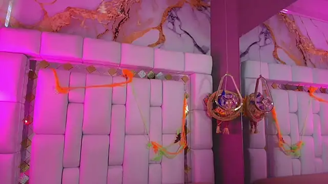 sara lane  online show from October 29, 9:49 pm