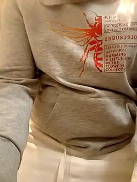 Snapshot of Belgianslut chatting on December 18, 5:57 am Belgianslut online show from December 18, 5:57 am