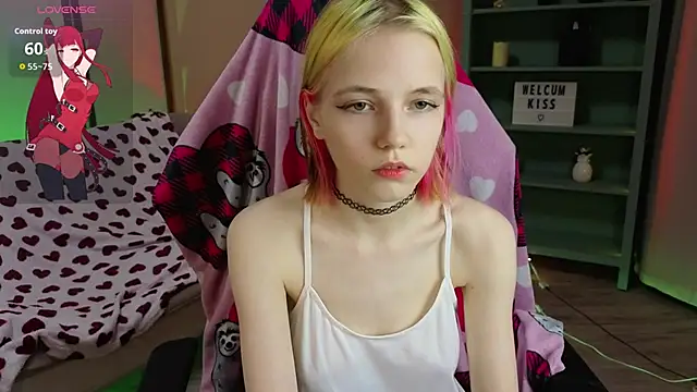 Snapshot of MitaSide chatting on November 18, 3:49 pm MitaSide online show from November 18, 3:49 pm