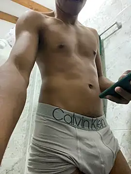 Snapshot of liam_Brooks9 chatting on November 20, 4:23 am liam Brooks9 online show from November 20, 4:23 am