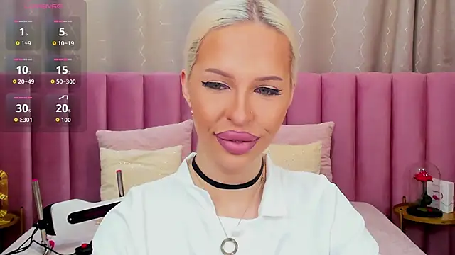 Snapshot of KailaCrystall chatting on November 12, 1:39 am KailaCrystall online show from November 12, 1:39 am