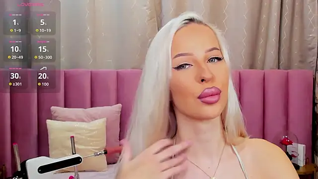 Snapshot of KailaCrystall chatting on November 13, 1:26 am KailaCrystall online show from November 13, 1:26 am