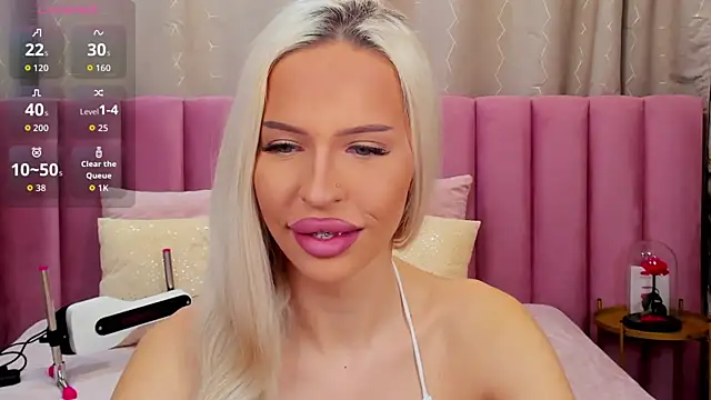 Snapshot of KailaCrystall chatting on November 24, 1:27 am KailaCrystall online show from November 24, 1:27 am