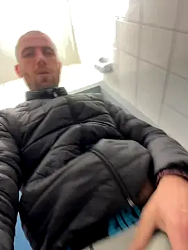 Rotteei1 online show from November 4, 12:26 pm