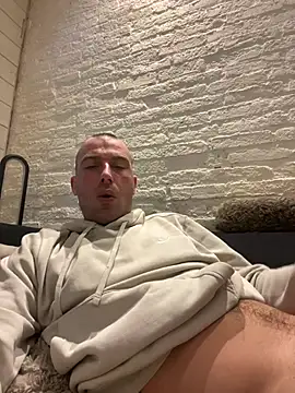 Rotteei1 online show from February 1, 1:09 pm