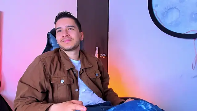 Snapshot of mike_257 chatting on November 12, 11:43 am mike 257 online show from November 12, 11:43 am