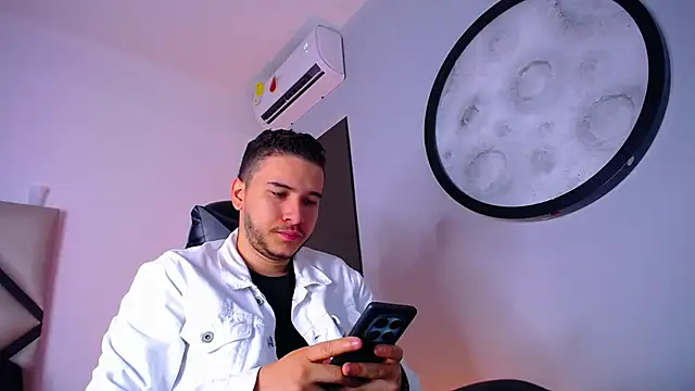 Snapshot of mike_257 chatting on December 2, 11:48 am mike 257 online show from December 2, 11:48 am