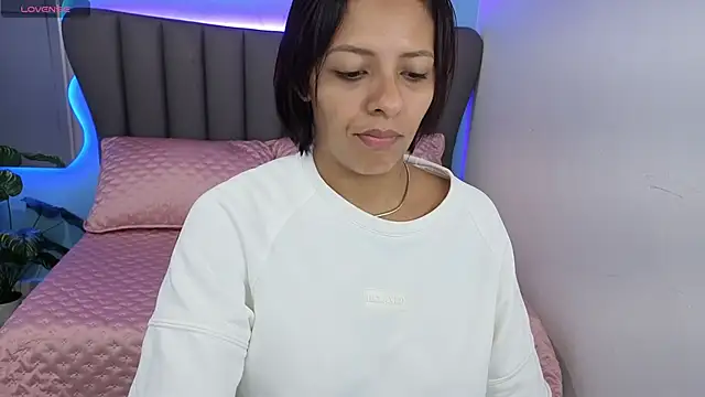 Snapshot of Aria_Russo chatting on November 14, 3:00 pm Aria Russo online show from November 14, 3:00 pm