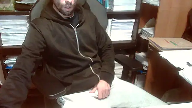 Snapshot of topg84 chatting on October 23, 11:09 am topg84 online show from October 23, 11:09 am