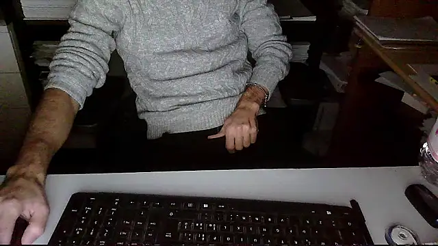 Snapshot of topg84 chatting on November 2, 3:25 pm topg84 online show from November 2, 3:25 pm