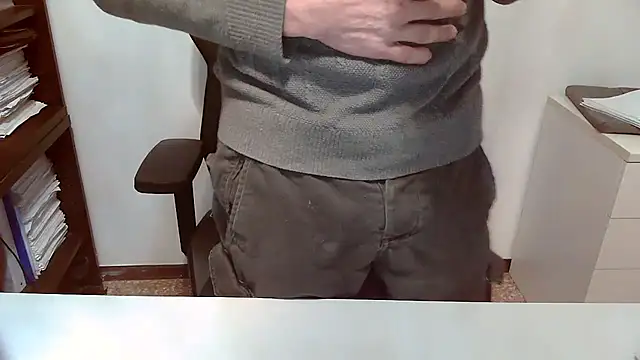 Snapshot of topg84 chatting on December 2, 6:25 pm topg84 online show from December 2, 6:25 pm