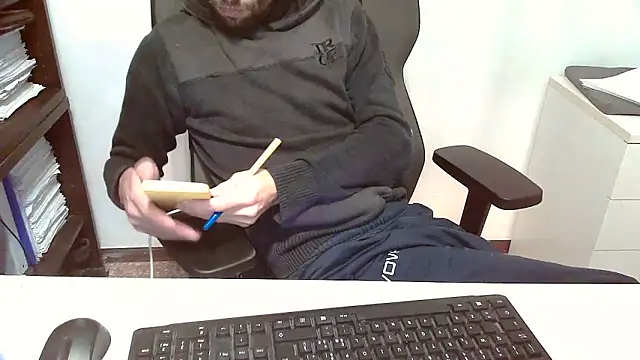 Snapshot of topg84 chatting on December 3, 7:45 pm topg84 online show from December 3, 7:45 pm