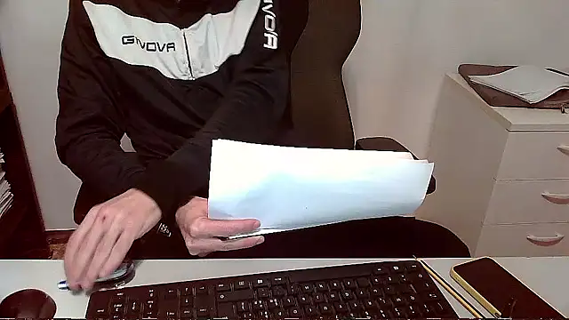 Snapshot of topg84 chatting on December 5, 6:37 pm topg84 online show from December 5, 6:37 pm