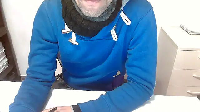 Snapshot of topg84 chatting on December 15, 5:39 pm topg84 online show from December 15, 5:39 pm