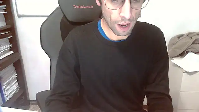 Snapshot of topg84 chatting on December 16, 6:13 pm topg84 online show from December 16, 6:13 pm