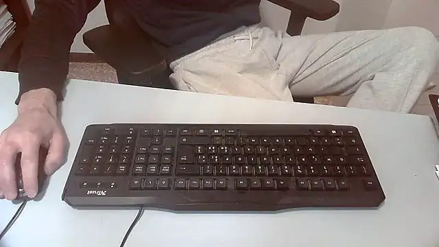 Snapshot of topg84 chatting on December 17, 4:13 pm topg84 online show from December 17, 4:13 pm