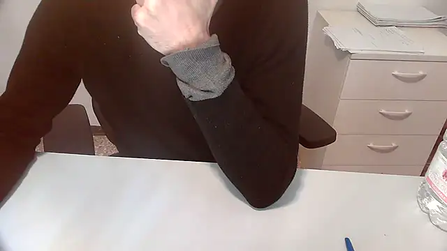 Snapshot of topg84 chatting on December 19, 5:53 pm topg84 online show from December 19, 5:53 pm