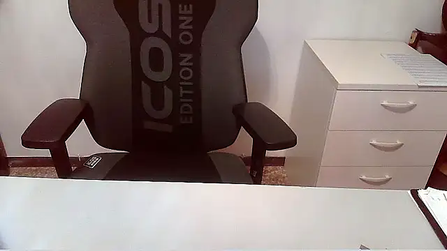 Snapshot of topg84 chatting on January 16, 6:01 pm topg84 online show from January 16, 6:01 pm