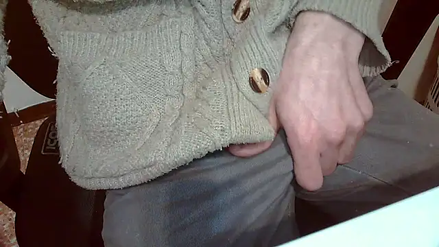 Snapshot of topg84 chatting on March 6, 6:48 pm topg84 online show from March 6, 6:48 pm