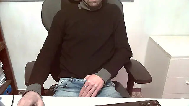 Snapshot of topg84 chatting on March 9, 6:34 pm topg84 online show from March 9, 6:34 pm