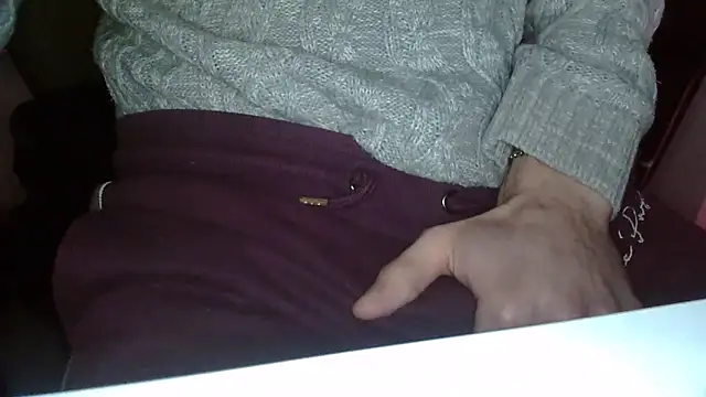 Snapshot of topg84 chatting on March 22, 7:06 pm topg84 online show from March 22, 7:06 pm