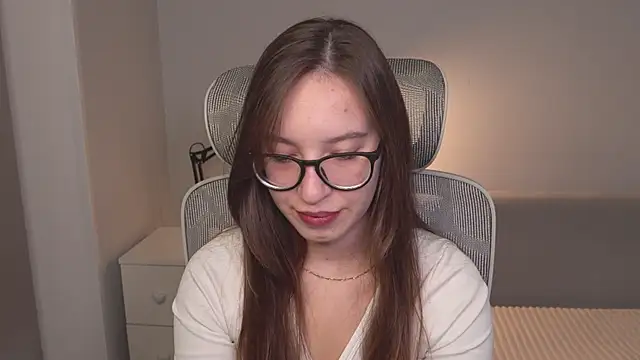 Snapshot of WhyEmmyCry chatting on June 7, 5:33 am WhyEmmyCry online show from June 7, 5:33 am