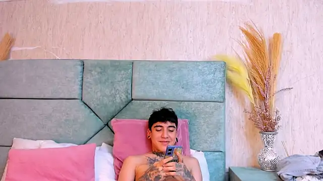 SantiOlsen online show from October 31, 5:14 pm