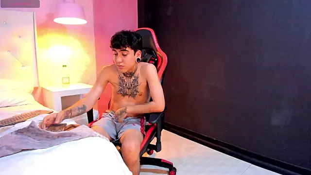 SantiOlsen online show from November 7, 4:18 pm