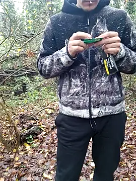 Snapshot of bbyxklaus chatting on November 15, 11:29 am bbyxklaus online show from November 15, 11:29 am