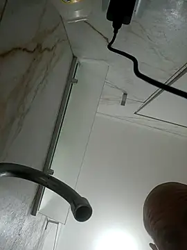 Snapshot of Sph9mm chatting on December 17, 10:38 pm Sph9mm online show from December 17, 10:38 pm