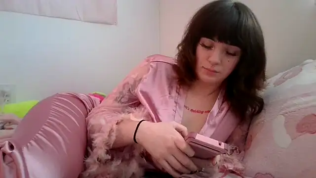 Snapshot of Trickylucy555 chatting on November 18, 4:33 pm Trickylucy555 online show from November 18, 4:33 pm