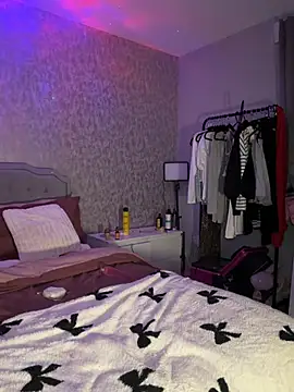 Ellieskyyee1 online show from January 13, 9:31 pm