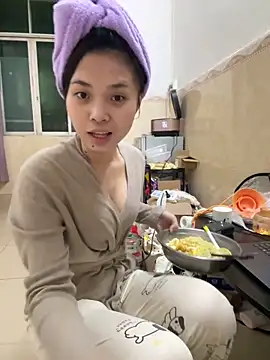 aaaaawhate online show from January 6, 11:14 am