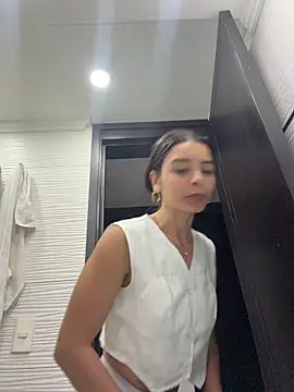 Snapshot of violeta365 chatting on July 21, 8:33 pm violeta365 online show from July 21, 8:33 pm
