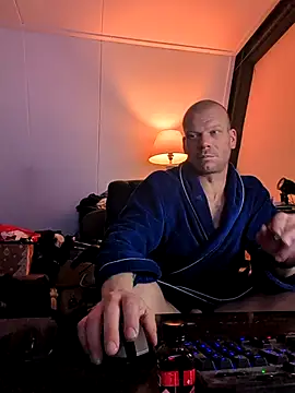 Kinky Play1 online show from January 7, 8:11 pm