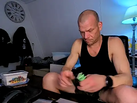 Kinky Play1 online show from February 10, 6:45 pm