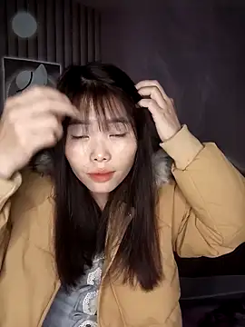 Snapshot of Fish_yellow chatting on November 22, 10:31 pm Fish yellow online show from November 22, 10:31 pm