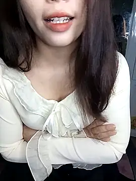 Snapshot of Fish_yellow chatting on November 24, 2:17 pm Fish yellow online show from November 24, 2:17 pm