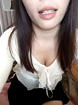 Snapshot of Fish_yellow chatting on November 25, 2:22 am Fish yellow online show from November 25, 2:22 am