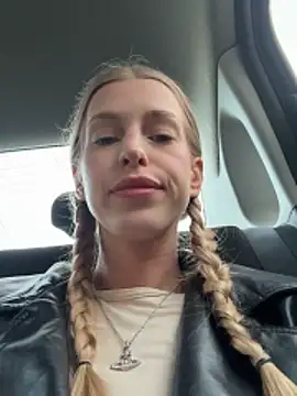 kira mia online show from March 6, 3:19 pm