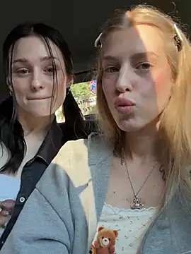 kira mia online show from June 9, 3:56 pm