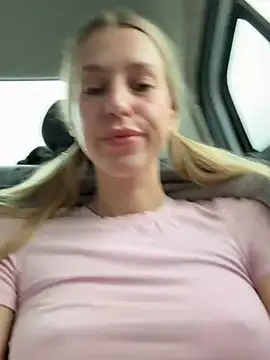 kira mia online show from June 13, 4:16 pm