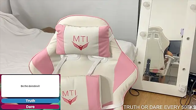 julia mendes online show from November 21, 3:38 am