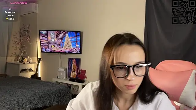 Snapshot of ella_simons chatting on November 19, 12:54 am ella simons online show from November 19, 12:54 am