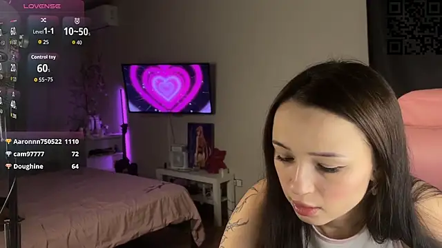 Snapshot of ella_simons chatting on November 28, 12:02 am ella simons online show from November 28, 12:02 am