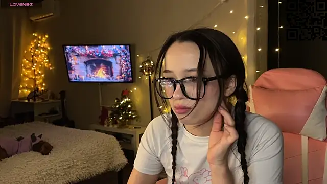 ella simons online show from December 22, 1:02 am