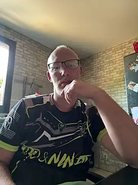 Cedric7653 online show from June 1, 5:42 am
