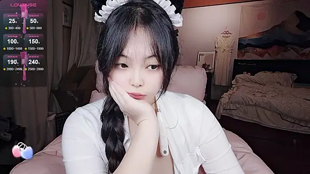 Snapshot of Lenai- chatting on May 18, 12:33 pm Lenai- online show from May 18, 12:33 pm