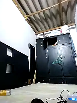 Snapshot of LyliaWood chatting on October 20, 2:12 am LyliaWood online show from October 20, 2:12 am